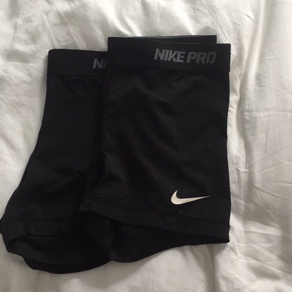 2 pairs of nike spandex